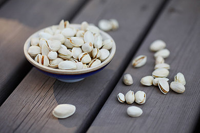 被按摩师玩弄到高潮A片动漫人物：热门动漫角色成人化争议：按摩师视频引发网友热议，网络道德与产业规范成焦点