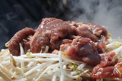 女高中生 脱裤子打屁股X：青春互动新体验：揭秘《脱裤子打屁股》游戏魅力，高中生趣味互动乐趣无限