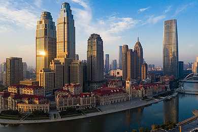 英语课代表备案在桌子上抄：课堂违规引发热议，教育改革势在必行-1