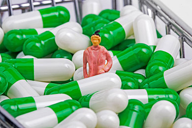 西施流眼泪翻白眼咬铁球图片：打破传统印象，西施新解：泪眼咬球，文化碰撞再掀波澜-1