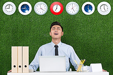 蓝男色Gay裸男KTV：同性娱乐场所风波再起，社会监管需升级，共筑和谐稳定环境-1