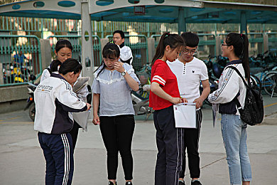 花季网站入口：青春校园奇幻之旅，探索青春校园游戏新体验