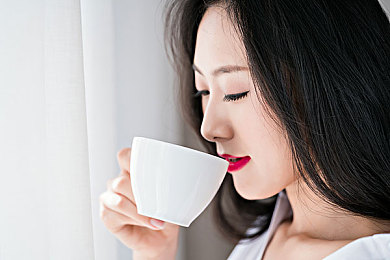Fc2成人免费视频：“免费诱惑下的道德陷阱：Fc2成人视频事件警示网络安全与道德底线挑战”-3