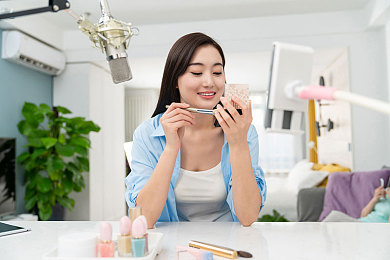 AlinaLi大战黑人：巅峰对决：中非电竞传奇，意志与技巧的碰撞-2