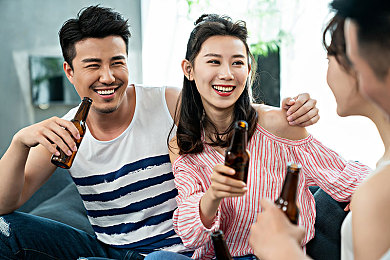 欧美男男Gay办公室激情：职场风云：隐私冲突与道德抉择，公平尊重的职场新篇章-1