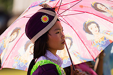 机机对机机游戏2024手机免费：指尖竞技新风尚，2024免费巨作《机机对机机》引燃手机游戏热潮