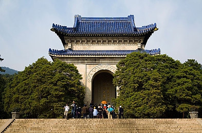 老师的兔子好白：童话王国历险记：揭秘兔子王国英雄之路