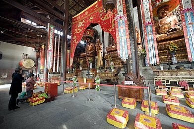 媚药按摩高潮痉挛：“迷药诱惑下的暗影漩涡：揭秘色情产业链的黑色产业链条，守护社会和谐稳定”-3