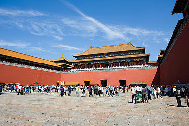 黄色软件大全免费下载色情：“揭秘网络陷阱：免费色情软件传播黑幕，警惕！网友需提高防范意识”
