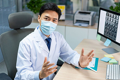 男女打扑克视频软件：揭秘热门娱乐新潮流：高清视频扑克，互动娱乐新体验，带你领略社交乐趣