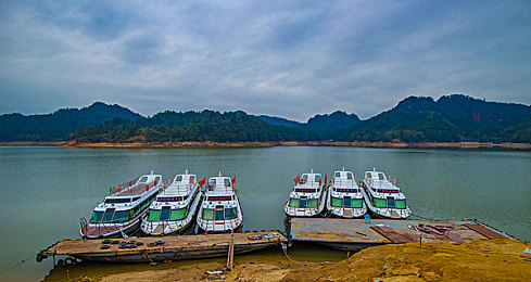 女生的坤坤：青春潮流解码，偶像星途探险之旅-2