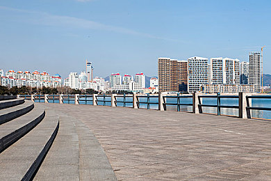 丰满的娇妻3p的经历：体验浪漫家庭生活：深度揭秘丰满娇妻3P游戏攻略与精彩玩法-3