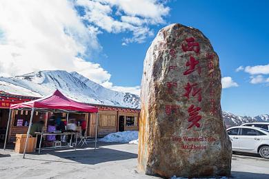 人妻张腿迎合粗壮黑人电影：情缘跨越种族，人性探讨之旅-2