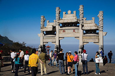 打扑克不盖被又叫又疼的软件：创新娱乐软件走红网络，＂不盖被又叫又疼＂玩法引发社会热议与监管关注-4