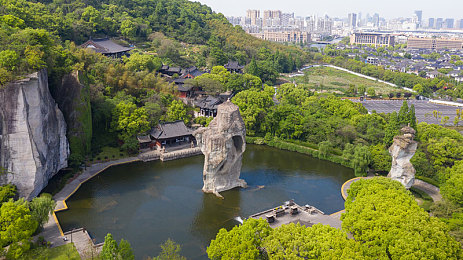 在白丝小脚之间来回穿梭：青春舞步，白丝映象，畅游游戏奇幻之旅-1