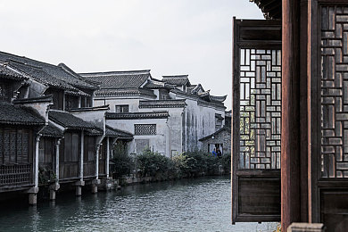 校花光着屁股趴在体罚室打屁股：揭秘古代校园体罚真相：校花裸体受罚，教育改革反思录-4