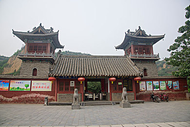 美女和男生一起努力生产豆浆：都市豆浆店传奇：美女男生携手创新传承，梦想成真引热议