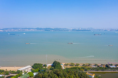 十八禁用app：探秘成人禁地：揭秘那些被屏蔽的惊悚游戏世界-3