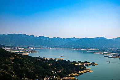 娇妻被邀上台玩多P：浪漫派对：趣味社交，多P狂欢，体验浪漫盛宴-3