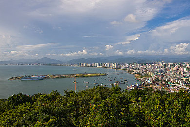 外网张津瑜7段原版外网：七彩观点激荡网络，张津瑜视频引发热议潮流-2