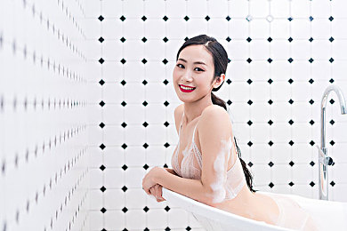 欧美激情网站：揭秘网络监管难题：欧美成人网站风波引关注，秩序与自由如何平衡-3