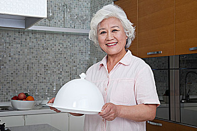99热6热：网络新语“99热6热”走红，自嘲幽默折射当代年轻人生活态度-3