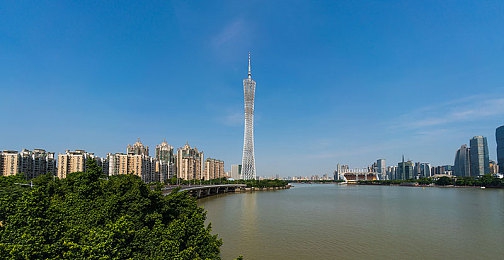 班长哭着说不能生孩子：勇敢班长：泪洒校园，温暖同行-1