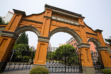 黄色软件免费3.0.3：免费诱惑背后：揭秘“黄色软件”引发的热议与网络安全挑战-2