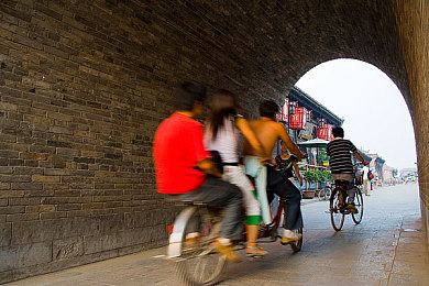 黄色标志的软件安装：科技启航，非凡安装之旅-3