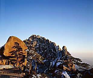 综合影院：光影盛宴，多元体验，重塑影院潮流风尚-1