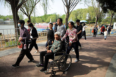 成人网站免费：网络盛宴背后的隐忧：揭秘免费成人网站的迷思与挑战-4