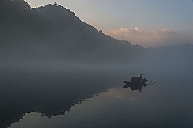 黄色视频免费观看3.0：揭秘新游戏热潮：免费畅享，沉浸式体验，18+成人游戏来袭-3
