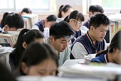 李梓熙与香港摄影师合作项目：光影交织，李梓熙携手香港摄影师探索都市生活之美，共筑中港文化交流新篇章-4