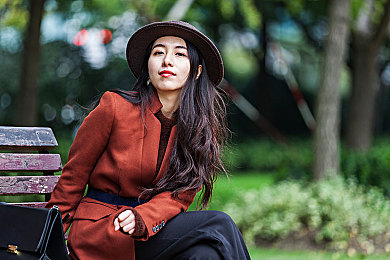 美女和男生一起差差差：时尚碰撞：揭秘美女与男生差差差搭配的独特魅力，潮流趋势尽收眼底-2
