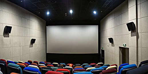 女高中生 脱裤子打屁股X：青春互动新体验：揭秘《脱裤子打屁股》游戏魅力，高中生趣味互动乐趣无限-5