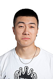 猥琐眼镜摄影捆绑名模：名模勇敢揭露摄影圈丑闻：摄影师捆绑拍摄，社会呼吁加强行业规范-1